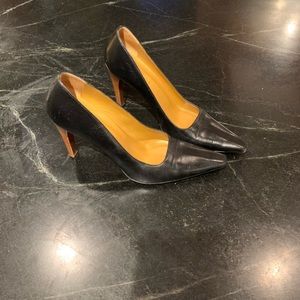 Gucci Pump. 6.5 Timeless and very gently worn.